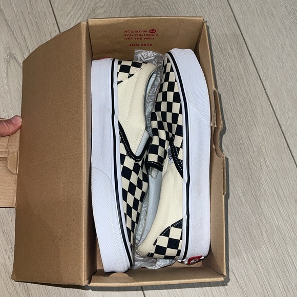 New Classic Slip-On Bi Black and White Sz 6.5 - Picture 6 of 7